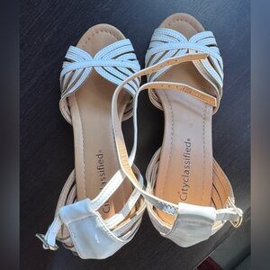 🤍 Cityclassified White Strappy Wedge Sandals 🤍